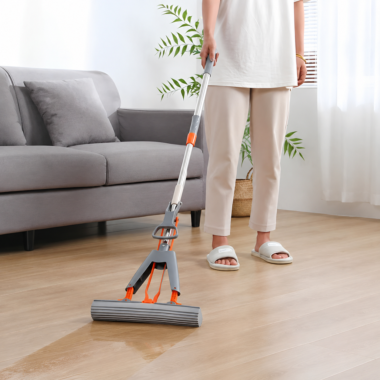 Sklopivi mop sa funkcijom beskontaktnog ceđenja