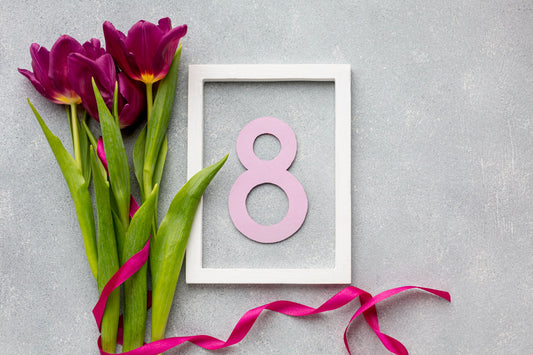 Pokloni za 8. mart 2026: ideje za mamu, suprugu, devojku, učiteljicu