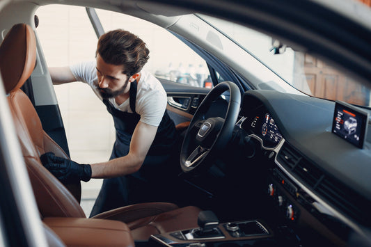 Kako da operete auto kod kuće i dobijete profesionalni sjaj: 7 koraka do besprekorno čistog automobila