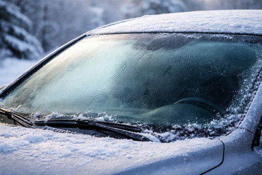 Magljenje stakala u autu - Zašto se dešava i kako da rešiš za 2 minuta