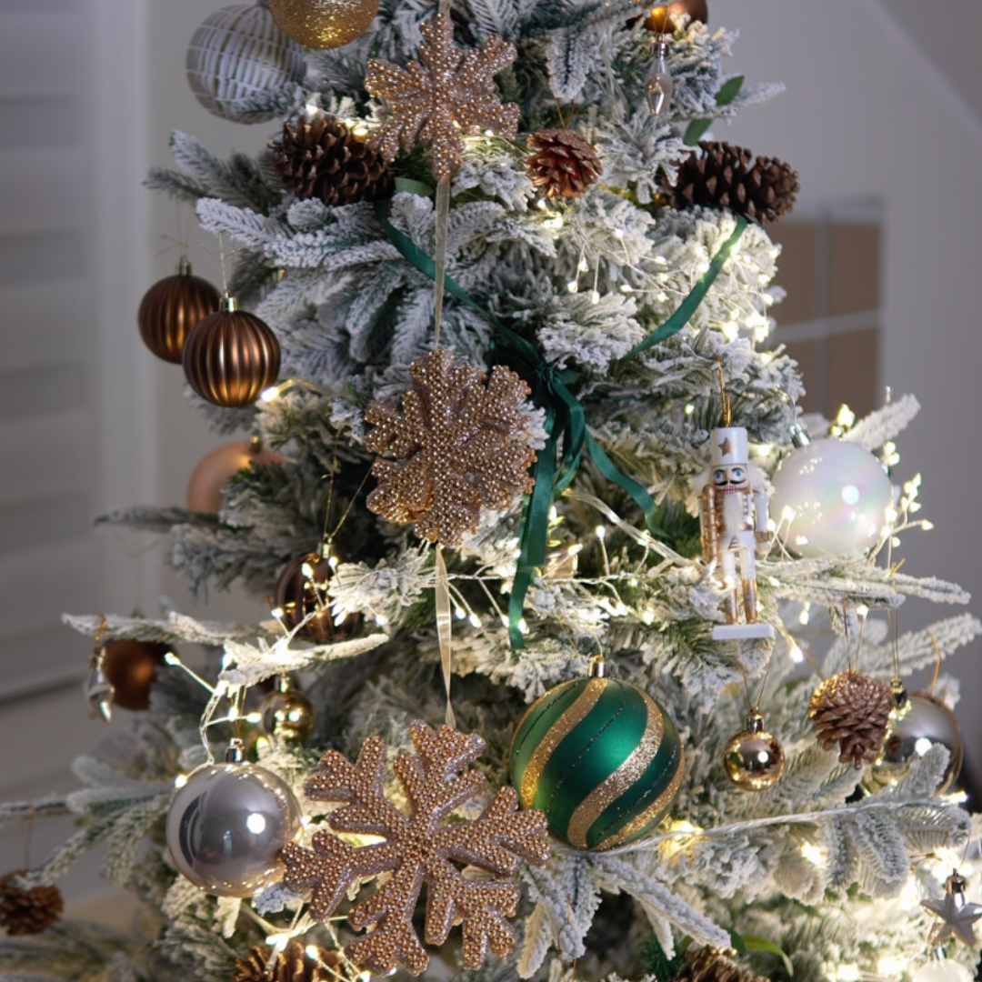 Snežne i frosted novogodišnje jelke - Novi trend u kupovini