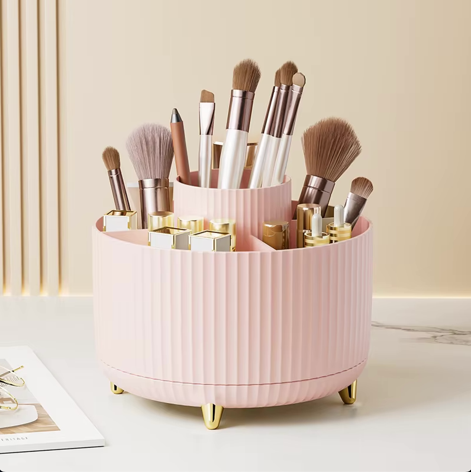 Pored DM, Avon i IKEA organizatora za šminku - top izbor i u Mango Shop-u