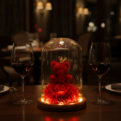 Meda i ruža u staklenom zvonu sa LED svetlom