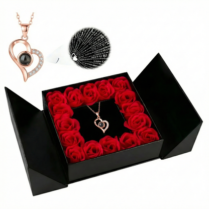 Ogrlica 'Volim te na 100 jezika' u luksuznoj poklon kutiji sa ružama