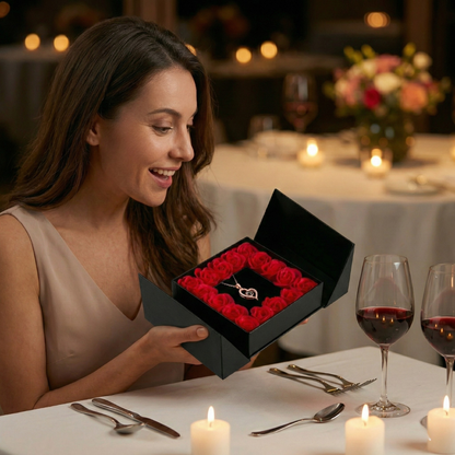 Ogrlica 'Volim te na 100 jezika' u luksuznoj poklon kutiji sa ružama