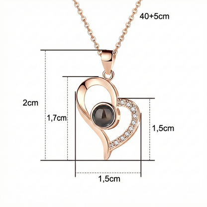 Ogrlica 'Volim te na 100 jezika' u luksuznoj poklon kutiji sa ružama